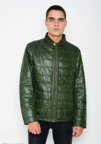 Зеленая куртка в стиле милитари декорированная фактурной кожей